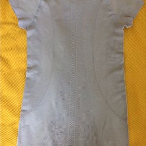 Lululemon lilac T-shirt, size 6